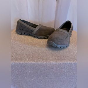 Sketchers Size 7.5 Leather Memory Foam Shoes